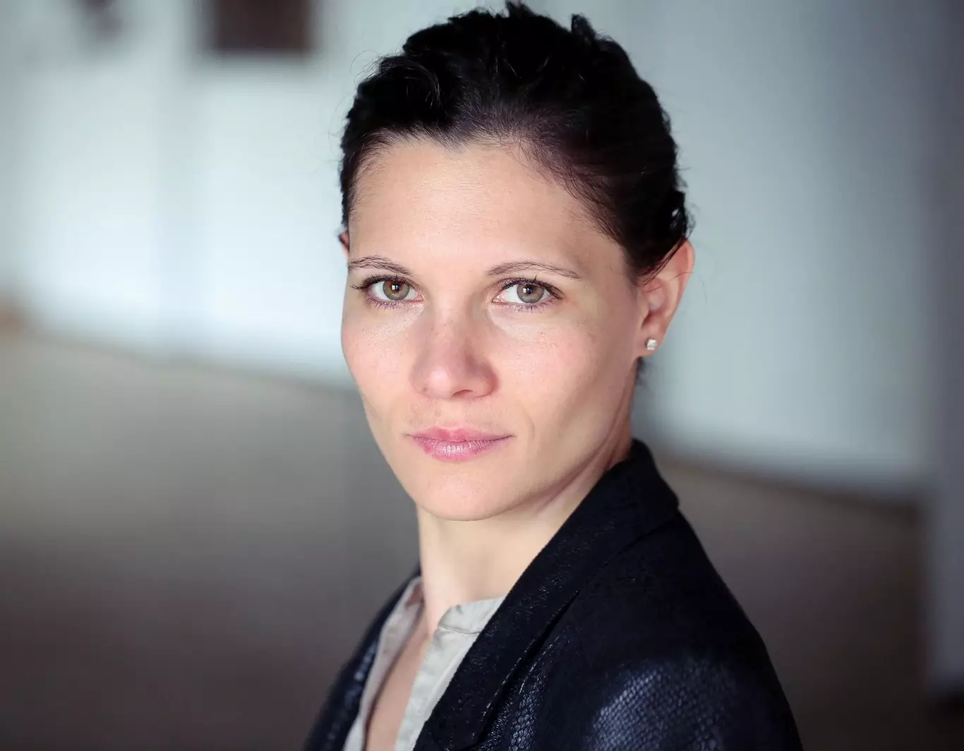 Comédienne de doublage voix off féminine